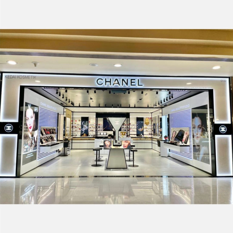 The NonBlonde My Adventure at the Chanel Counter