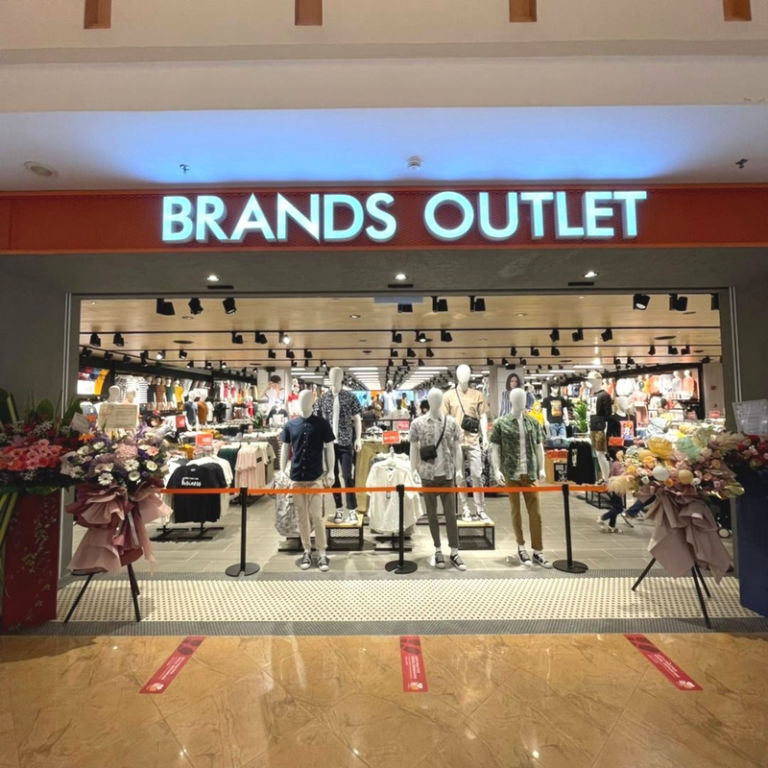 Luxury fashion outlet online on sale